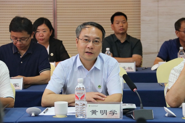 2.雷竞技raybet官网版下载党委书记黄明学主持座谈会_副本.jpg