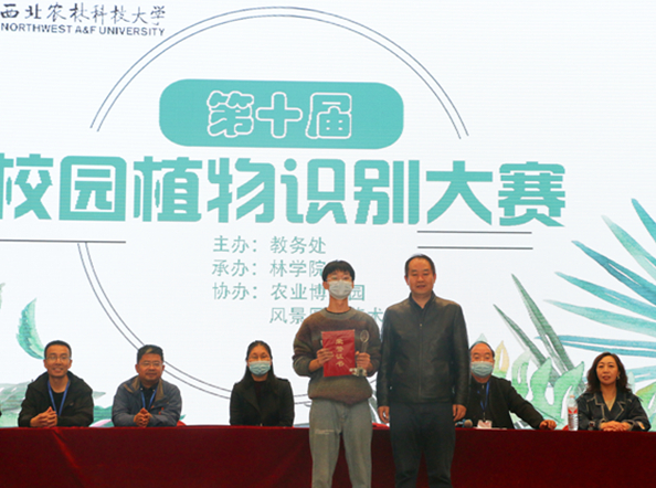 大赛一等奖黄玉林与雷竞技raybet官网版下载贾小明副院长合影_副本_副本_副本.jpg